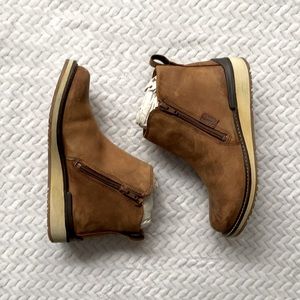Keen Bailey Ankle Zip Size 7.5 Cognac color. Gently used.